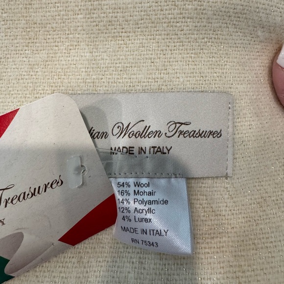 NWT Italian Woollen Treasures Ivory & Gold Scarf
45X 200 cm - Picture 3 of 5